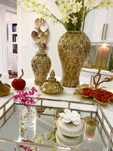 Load image into Gallery viewer, Clear Bottle Diffuser with White and Pink Flowers