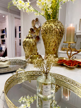 Load image into Gallery viewer, Clear Bottle Diffuser with White and Pink Flowers